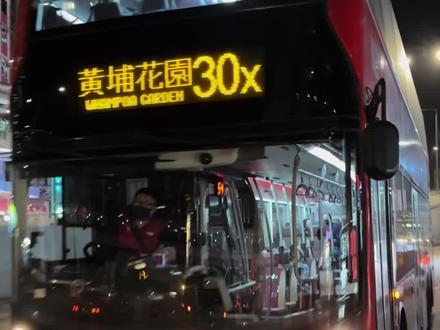 坐香港的双层巴士,去深水埗
