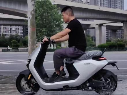起步烧胎的九号N70C加装ABS成品来了,先来看一下ABS效果怎么样吧!#让骑行成为一种生活 #九号真智能 #电动车 #dou是好车 #摩托车 @抖音创作者中心 @抖音小助手 @DOU+小助手