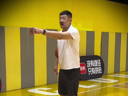 《孩子苦练“库里投篮”却用不上力!解码被忽略的“脚下密码”#库里 #一段式投篮 #投篮教学 #干货教学 #青少年篮球