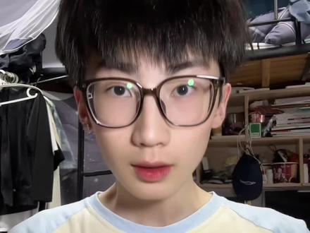 樱花树下站谁谁都美 你的爱给谁都热烈 你的爱纯粹而滚烫就像永不熄灭的火种,无论交付给谁,都能点燃一段璀璨的时光#情感共鸣 #日常唠嗑 #内容过于真实 #爱自己#樱花树下