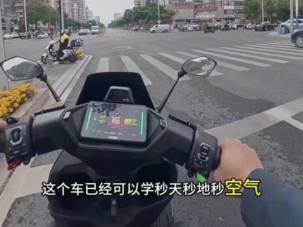 地表超强电摩!九号M5 200,路试狂飙,极速110km太顶了。#厉害了我的车🔥🔥🔥 #文明驾驶文明出行 #晒出你的爱车 #拍车仪式感 @DOU+小助手 @巨量千川 @巨量引擎小助手 @同城浏览 @九号的何飞龙