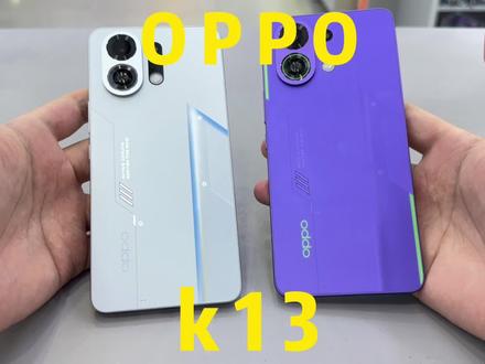 OPPO K13 Turbo系列的主要配置信息
处理器:
标准版:联发科天玑 8450(台积电 4nm,安兔兔跑分≈155万)。
Pro版:高通骁龙 8s Gen4(3nm,安兔兔跑分≈245万)。
尺寸与类型:6.8 英寸 1.5K LTPS 直屏(120Hz-144Hz 自适应刷新率)。
亮度:1600尼特峰值亮度。
其他特性:短焦指纹识别、塑料中框。
疾风散热引擎**:
内置微型涡轮风扇(6000 RPM,45dB 噪音)。
支持IPX9/IPX8/IPX6 防水(可水下运行风扇排水)。
相比传统散热方案,散热效率提升300%,1小时仅耗电 2分钟。
电池:全系7000mAh
快充:80W(Pro版或支持100W反向充电)。
后置:50MP 主摄(OIS)+ 2MP 景深。
前置:16MP 自拍镜头。
设计:机甲风配色(黑武士、初号紫、骑士白/银)。
功能:NFC、红外遥控、RGB 灯效(随游戏/通知触发)。
OPPO K13 Turbo 系列主打 “高性能+长续航+极致散热”,尤其适合重度游戏玩家和户外用户。其 7000mAh 电池+主动散热+IPX9 防水的组合在 2000 元价位极具竞争力。
#OPPOk13turbo #oppok13turbopro #天玑8450 #第四代骁龙8s #游戏手机