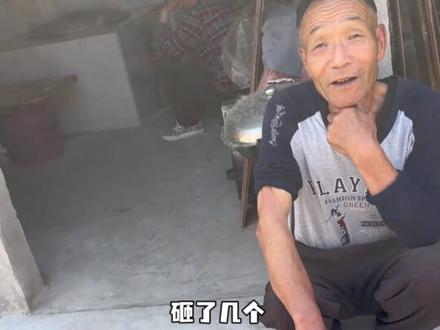 从此村里又多了个爱转悠的大爷 #搞笑 #整活