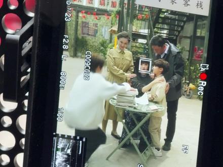 探班这个家我罩了,张庭睿搞笑男实锤! #这个家我罩了 #愿你也成为家里的靠山 #张庭睿#这个家我罩了短剧版1988