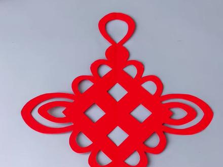 用正方形纸折一折,写数字3就能剪出好看的中国结窗花,快试试吧~#亲子手工 #剪窗花 #新年手工 #剪纸 #中国结