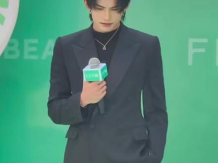 2026.1.21
云旗广州线下见面会
听到郝熠然就不值钱的笑了
往前看,我们也一直都在~