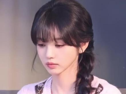 天暖和了穿针织开衫
就扎田曦薇这种温柔的侧麻花辫
#扎发教程 #编发教程 #简单好看发型 #麻花辫#发型