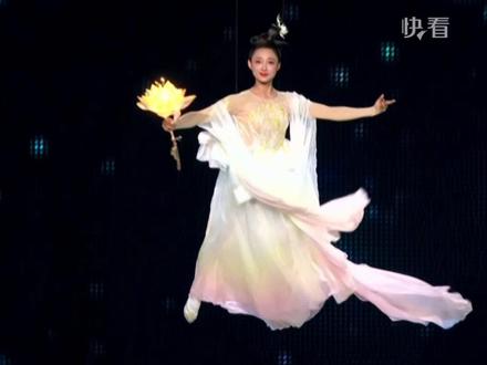 属于中国的极致浪漫!舞者借助威亚空中起舞,宛如传说中的“仙女”#杭州亚运会