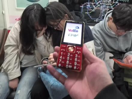 地铁展示人脉#抽象 #搞笑 #老年机人脉