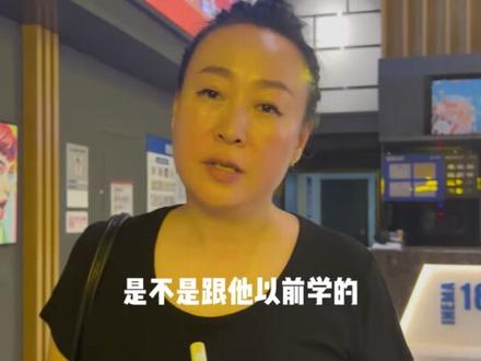 带韩国人看南京照相馆,看完我们都沉默了...
【我们希望,发挥一点我们自己的微薄力量,为《南京照相馆》增加一点热度】
说实话我是真的不太想来看,其实与其说是不想,更不如说是不敢看,我是黑龙江人,在黑龙江生活的时候每年都去参观731博物馆,我深知日本人侵略中国的种种令人发指的行径,我相信每一位同胞都不忍面对那段屈辱的、惨烈的历史。
但看过这部电影,我觉得,铭记历史就一定要有勇气面对历史,我相信很多人都和我一样,不是不想看,是不敢看,怕自己的情绪不受控制,我们很幸运,出生在和平年代,所以我们更要通过影视作品去尽可能的了解我们自己的历史。
【以下是我老公想表达的】
“虽然我是韩国人,很多字幕我看不懂,但是仅从影片本身我就能了解当年日本人在南京的恐怖行为。我深知,影片一定不是南京当时全部的经历,真实的历史一定比现在更要惨烈。我希望中国的各位朋友们都来看这部电影,让未来的孩子们都记得这段历史。
我也会尽我一点微薄之力,让我的朋友们,让朋友的朋友们都了解,在这片土地上,曾经经历的,这么残忍的事”
我们都以为,看完这部电影,我们会有很多想表达的,但是突然发现,人在巨大悲痛后,是无声的,千言万语就汇聚成一句话:
勿忘国耻!!
#南京照相馆 #韩国女婿在中国 #外国人在中国的日常 #外国人在中国 #日常