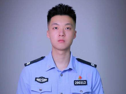 这四种电话千万不要接听 一、“95”开头的八位数字号码
二、“00”或“+”开头的号码
三、“400”开头的号码
四、显示为“未知号码”的来电
#小钟警官#警惕诈骗电话 #构筑反诈心防线 #全民反诈在行动 #横琴反诈