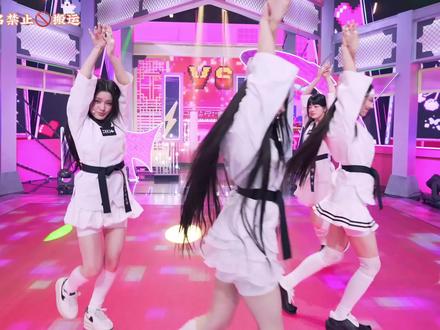 ILLIT IROHA消音舞台点评 IROHA是那种会默默攒着力气进步的爱豆 #illit #iroha #kpop #消音 #外圆彩羽 @Puffkolumiyee