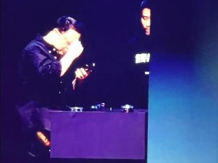 罗永浩被豆包锤破防了! 罗永浩在十字路口科技春晚上...#节目 #表演我是认真的 #罗永浩 #科技 #豆包