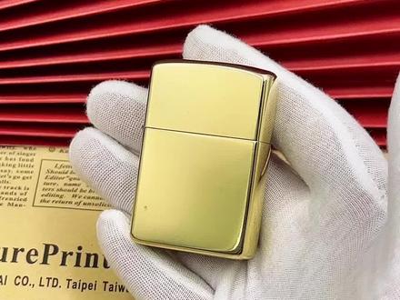 佐罗902S加厚盔甲常规机
底部带S盾牌标志
对比佐罗902和佐罗二代
外壳厚一倍左右,更加有手感
常规902:70克左右
加厚S(视频同款)90克左右
尺寸:5.5✖️3.8✖️1.2
视频原铜光板
唯一一款配佐罗黄铜内胆的
其他镀钛的S内胆是不锈钢。
今日特惠29.9,带礼盒耗材
#打火机 #佐罗打火机 #战壕打火机