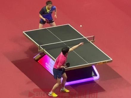 11月19日,澳门。全运会乒乓球女团决赛,河北VS山东。#孙颖莎 、#范思琦 上演顶级攻防大战一个连续扣杀11板,一个耐心防守滴水不漏,#邓亚萍 直呼:这是高级球,太精彩了!#全运会