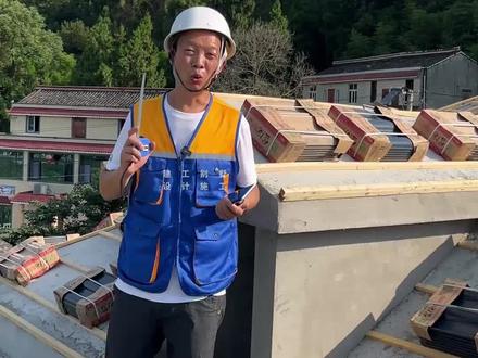 自建房闷顶层老虎窗该不该设计,施工的时候注意哪些要点?除了好看和通风采光你还知道有什么优点吗?#农村自建别墅 #施工现场实拍 #琉璃瓦屋顶 #别墅设计施工 #自建房闷顶层 #老虎窗