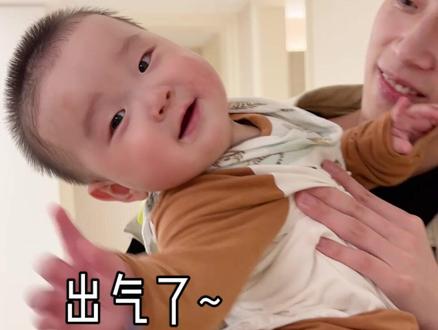 这孩子 从小就这么戏精?