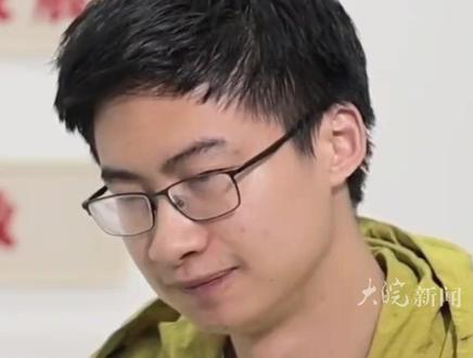 #“清华博士”庞众望告白母亲: “妈 你看 我做得很好” 其妈妈已离世 身残志坚托起儿子完整人生 庞众望出身寒门 8年前以744分考入清华 #庞众望