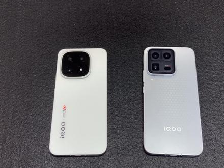 自带物理外挂?iQOO 15 Ultra 真能全胜标准版吗? #iqoo15 #iqoo15ultra