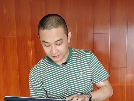 电脑显示器的竖屏模式,你知道是什么效果吗?#显示器 #手机投屏器 #电子产品 #小屏变大屏