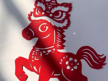 马年剪纸四步教程来咯~你喜欢哪种裱画效果?#剪纸教程 #马年剪纸 #窗花剪剪 #马年 #新春快乐