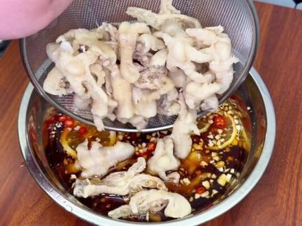这酸辣柠檬鸡爪也太好吃啦! 我一个人能干一盆!!!#酸辣柠檬鸡爪 #厨神盐祖 #听潮阁盐祖