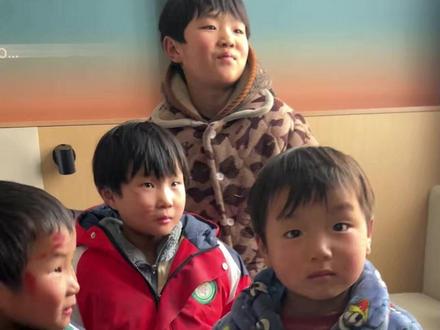 带逢春几个孩子来酒店洗洗澡,希望孩子们越来越好,一会晚上锁定直播间不见不散#正能量 #热点 #记录真实生活