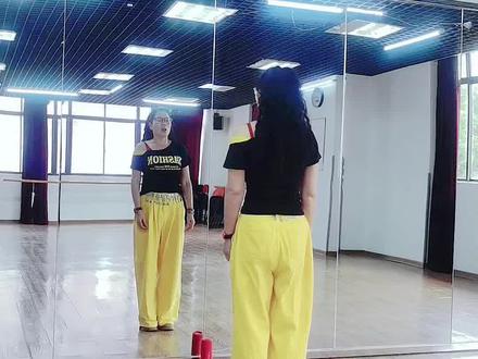 #起舞温州#目瑙纵歌(温州排舞广场舞协会加编完整版)
#正背面动作分解。需要的拿走💐😜