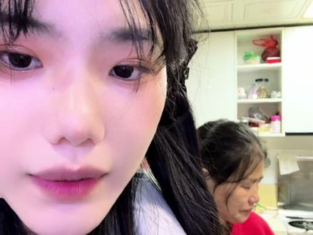 315能不能来查查我妈的冰箱 以及我妈珍藏的那盆东西到底是啥#315#315晚会 #随拍 #家庭 #日常