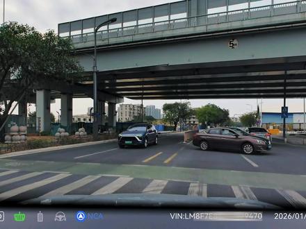 更新后的ADS4.1,体验了新增的三点式掉头,窄路掉头成功!#行车记录仪 #ADS4.1 #ADS伴我行 #问界M5