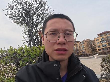 平把公路车美利达探索者300,兼顾性价比和日常通勤舒适性。