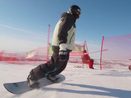 单板刻平速通全国最陡向光道
#向光道#将军山滑雪场#向光道来了一个铲雪机 #单板滑雪