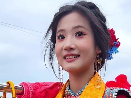 莲坛标旗陈曼玉✨陈汉忠孙女,09年高颜值17岁潮汕甜妹#莲坛标旗#陈曼玉 #潮汕扛标旗 #潮汕民俗 #普宁民俗