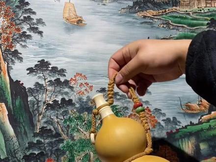 #文玩葫芦 酒葫芦是如何做成的,简简单单的一个手工艺品需要这么多的繁琐步骤#酒葫芦 #匠心匠人 #手艺人
#轻慢计划#胡渣少女