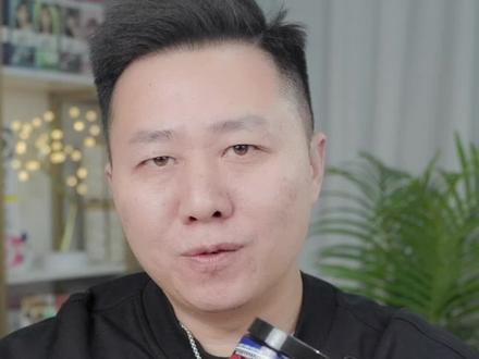 迟到很久的MP斑蓝色测评!这个发色是有点惊喜带在头上的✨
被粉丝宝宝催了很久的测评,没踩雷很惊喜掉色真的有从蓝到紫到粉,底色建议要漂到8-9度之后再染效果会比较好👍
但是不知道你们还能不能买到了,我这个也蹲了好久才抢到!
#MP #斑蓝色 #越掉越好看的发色 #显白发色 #染发 #发色分享