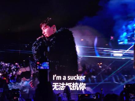 这就是舞台的神! @张艺兴 #神级现场 #张艺兴 #张艺兴跨年舞台 #染色体跨年晚会 #染色体家族跨年演唱会