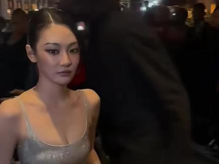 宁艺卓MetGala红毯 #宁艺卓MetGala红毯 #宁艺卓 #性感美女 #完美身材 #丰满身材