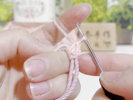 一月最后一天来给自己钩织个花朵发圈吧~
用线@雪妃尔毛线 萌小仙
色号04粉05浅粉
钩针2.5
#2026第一个月就要过完了 #手工diy #钩针编织 #发圈头绳 #手工编织零基础教学