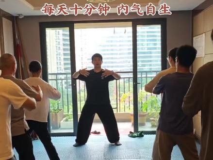 🔥尾闾一松,胯就开了!3秒钟学会“磨盘功”!别瞎练开胯了! 别瞎练开胯了!内家拳秘传——尾闾磨盘功👇
口诀记好:
🐉尾闾松垂胯自开
🍶怀抱酒缸尾画圈
🌀气如漩涡水自转
⚙️转丹田如推磨
👉每天画圈5分钟,松胯活腰,气沉丹田!
#尾闾磨盘功 #开胯 #内家拳 #丹田功 #传统武术教学