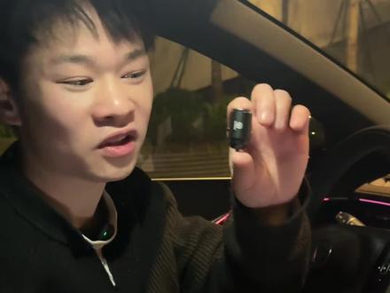 长安四代逸动的低配版和高配版是没有无线充的,那如何解决手机充电问题了?,只需要买一个迷你或者是隐藏的车载充电头就可以解决!#车载充电器 #车载好物 #四代逸动