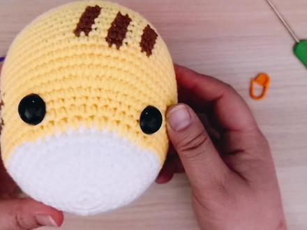 初学钩针编织动物玩偶教程一步步教你钩一只超萌的小老虎(4)