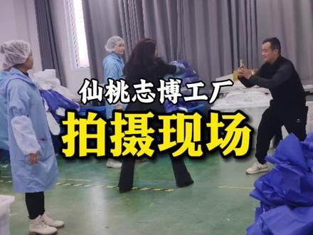 谁拍谁火的《火苗》运镜拍摄现场。点右下角直接拍同款。成品在此 @仙桃燕公子 #第三视角 #工厂实拍视频