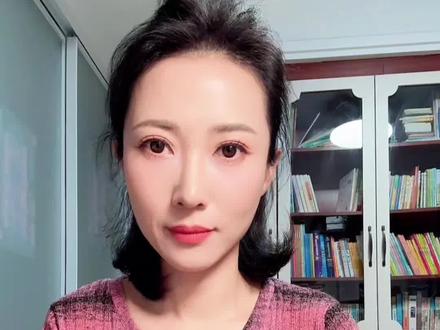 #热点 #水银温度计 #小高探校 根据国家药监局发布的通知,
自2026年1月1日起,我国将正式全面禁止生产含有“汞”元素的体温计与血压计产品,这也意味着水银体温计和水银血压计,即将迎来生产端的全面禁令