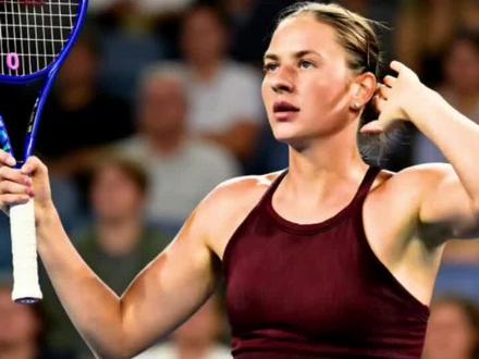 安德列娃的武器库对科斯秋克失灵了!|科斯秋克布里斯班决赛之旅 WTA布里斯班500赛QF迎来了安德列娃对科斯秋克的焦点战,激烈程度也着实没让人失望。超过1小时的第一盘经历了破发、回破、火车鸣笛干扰和比分交替上升的抢七,最终科斯秋克把握住第3次机会拿下首盘。第二盘,她在0-2后只丢掉后面7局中的1局,以6-3锁定胜利,进入半决赛继续自己的黑马之旅。
#网球 #体育 #WTA #安德列娃 #科斯秋克