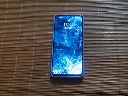 刚买两个月的真我手机问题越来越多,售后说换个屏幕就要700块!