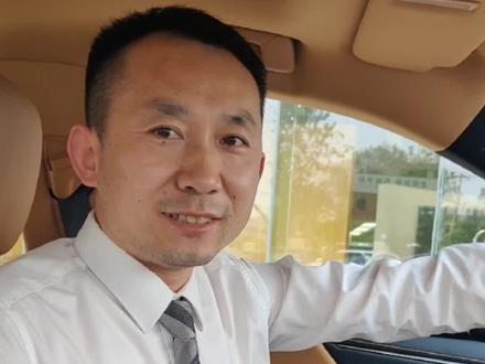 雷克萨斯ES300h自动驻车功能介绍一下,自动驻车,外文名是AUTO HOLD,是指一种自动刹车的功能,启动该功能之后,比如在停车等红绿灯的时候,相当于不用拉手刹了,可以避免使用手刹或电子手刹而简化操作,自动挡车型也不用频繁的D到N、D到P来回切换了。配备在雷克萨斯ES200,.雷克萨斯ES260,雷克萨斯ES300h上,全新雷克萨斯NX也配备,就是按钮位置不一样,雷克萨斯RX300也有这个功能#北京中升雷克萨斯孙河店 #每天一个用车知识 #汽车说明书