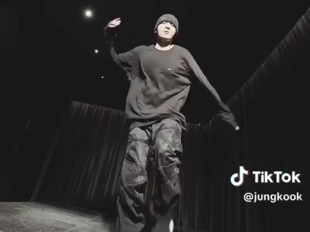 【田柾国】1.田柾国3月15日引发热潮后,3月16日再次更新洋抖
2.原唱连发数十条视频.这泼天的富贵势必要接住#田柾国#BTS#防弹少年团#bbnos