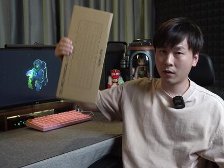 开箱一个200不到,带金属面板的机械键盘。罗技K835