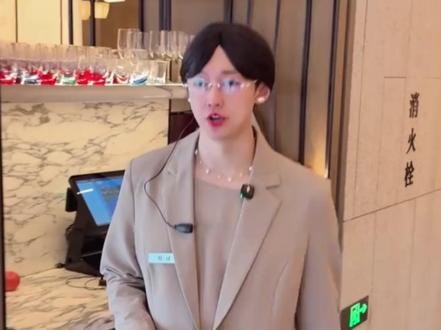 终于知道为什么杨经理可以打断紫薯精打双闪的技能了!(素材来源:@周小闹 )#周小闹 #搞笑 #紫薯精 #剧情 #抽象