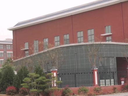我们看看洛阳伊滨锦艺实验学校伊水东望中信重工住宅跟伊水苑。